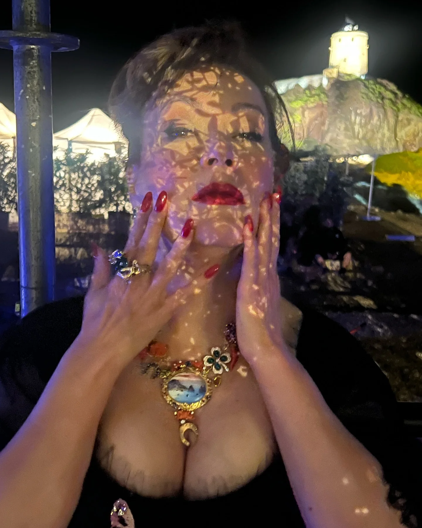 Jennifer Tilly, 66 picture 1 of 2