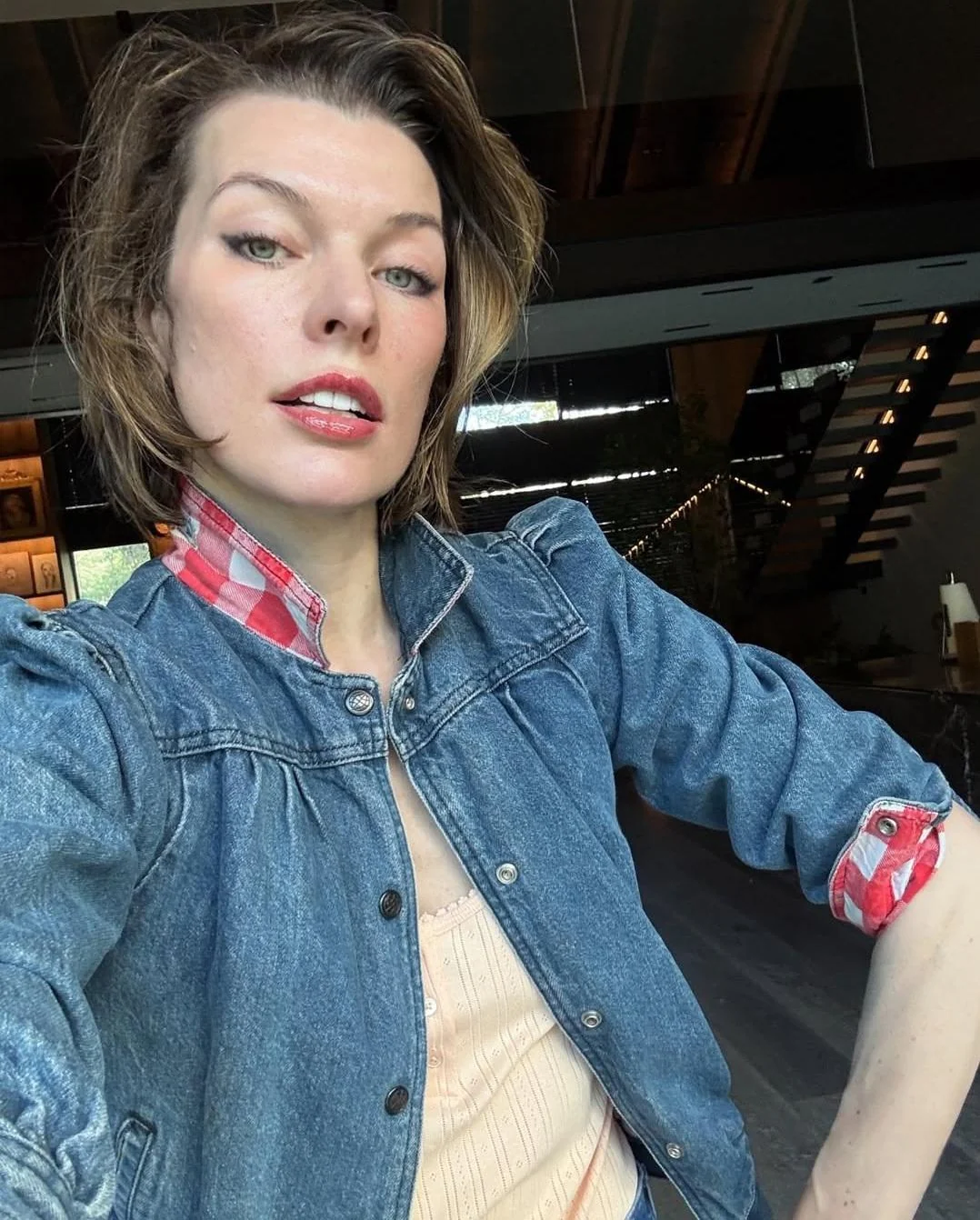 Milla Jovovich, 49 picture 1 of 1