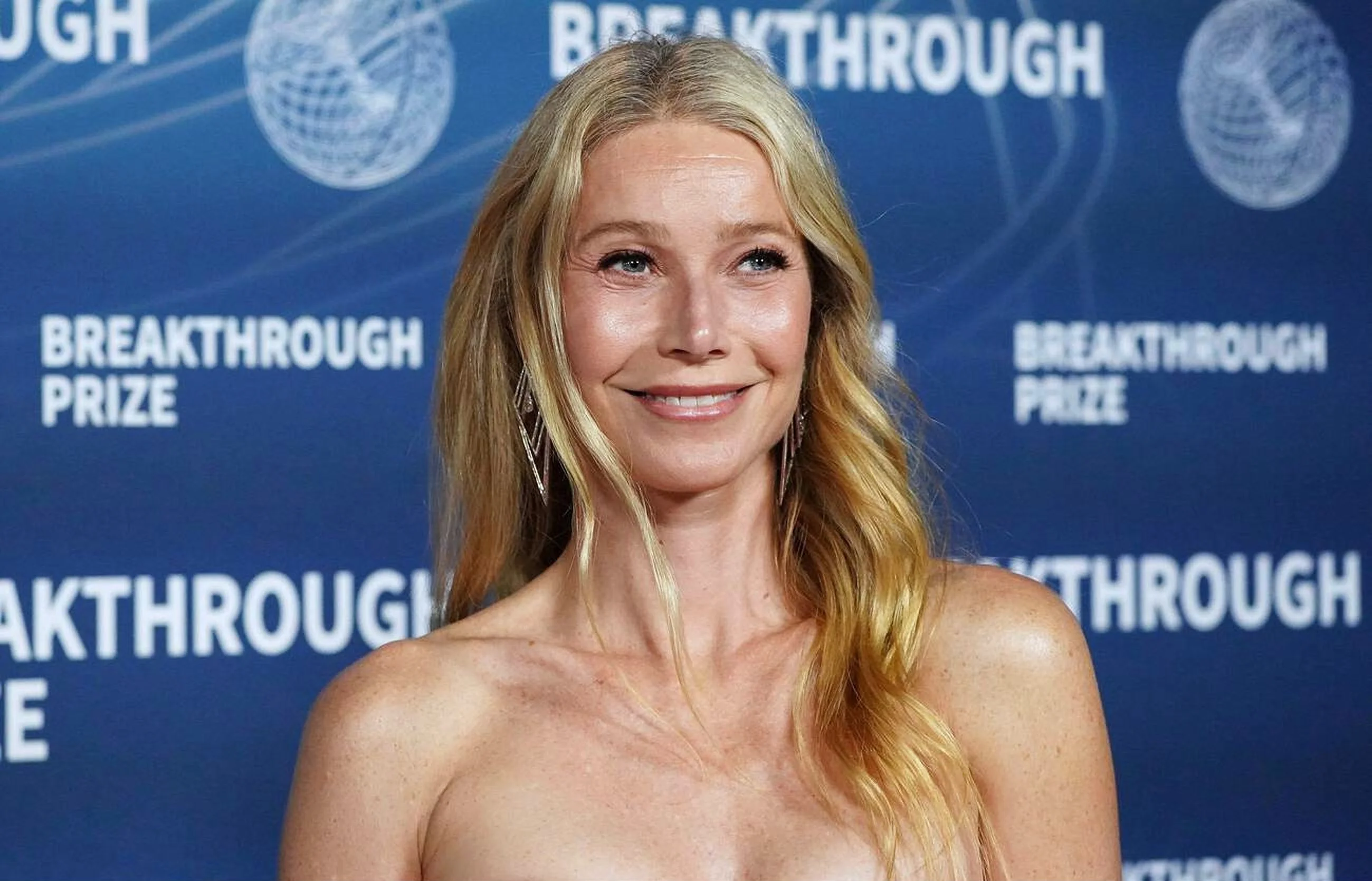 Gwyneth Paltrow, 52 picture 2 of 3