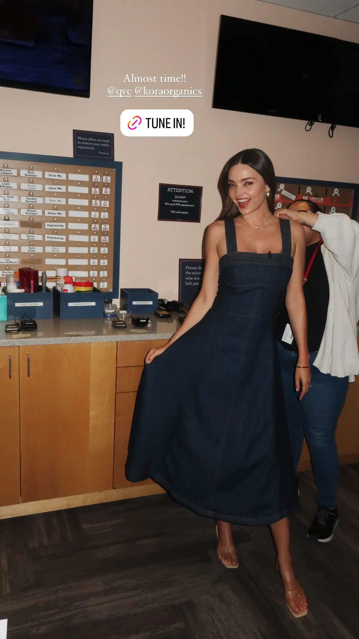 Miranda Kerr, 42 picture 1 of 1