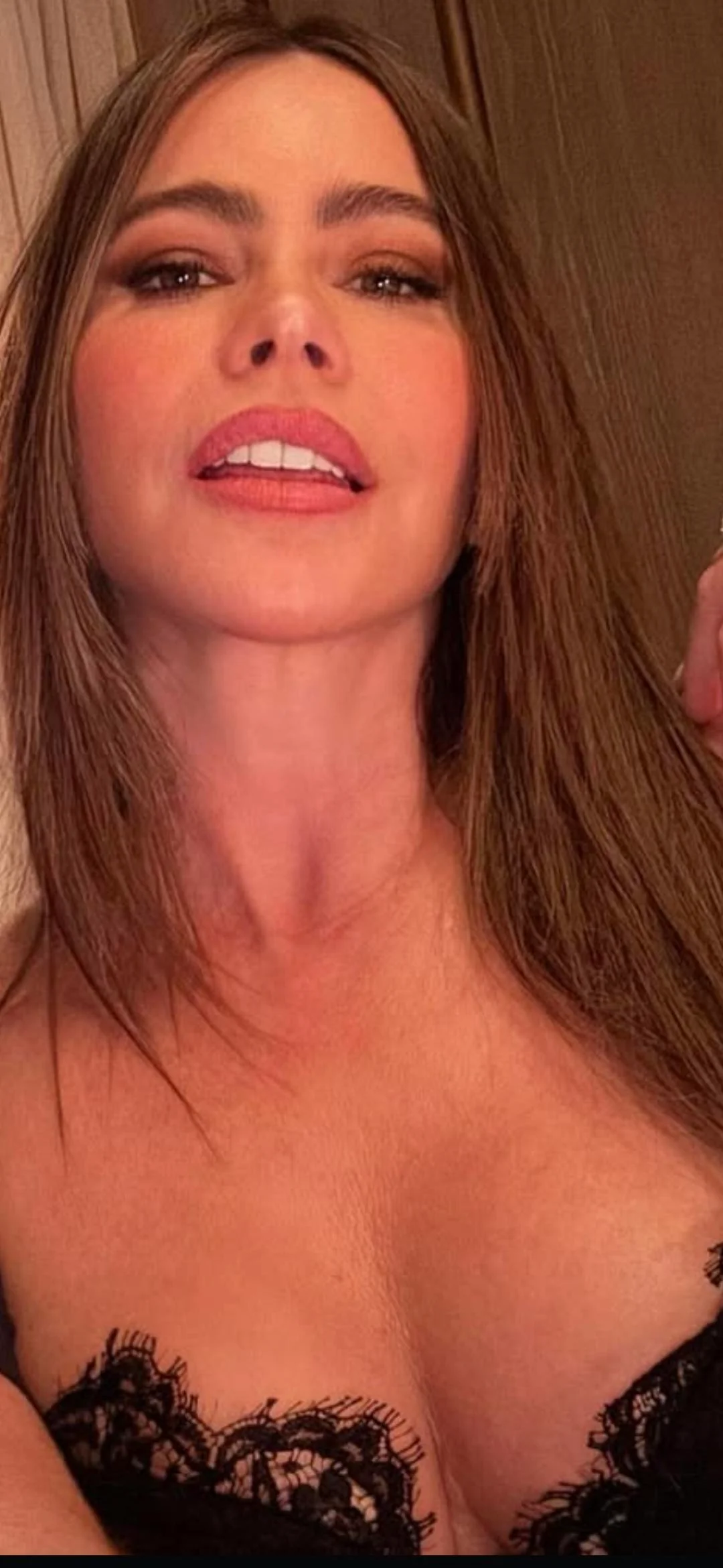 Sofía Vergara, 52 picture 2 of 2
