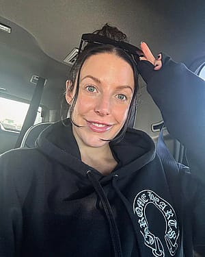 Angela White, 40'