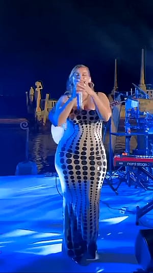 Nelly Furtado, 46'