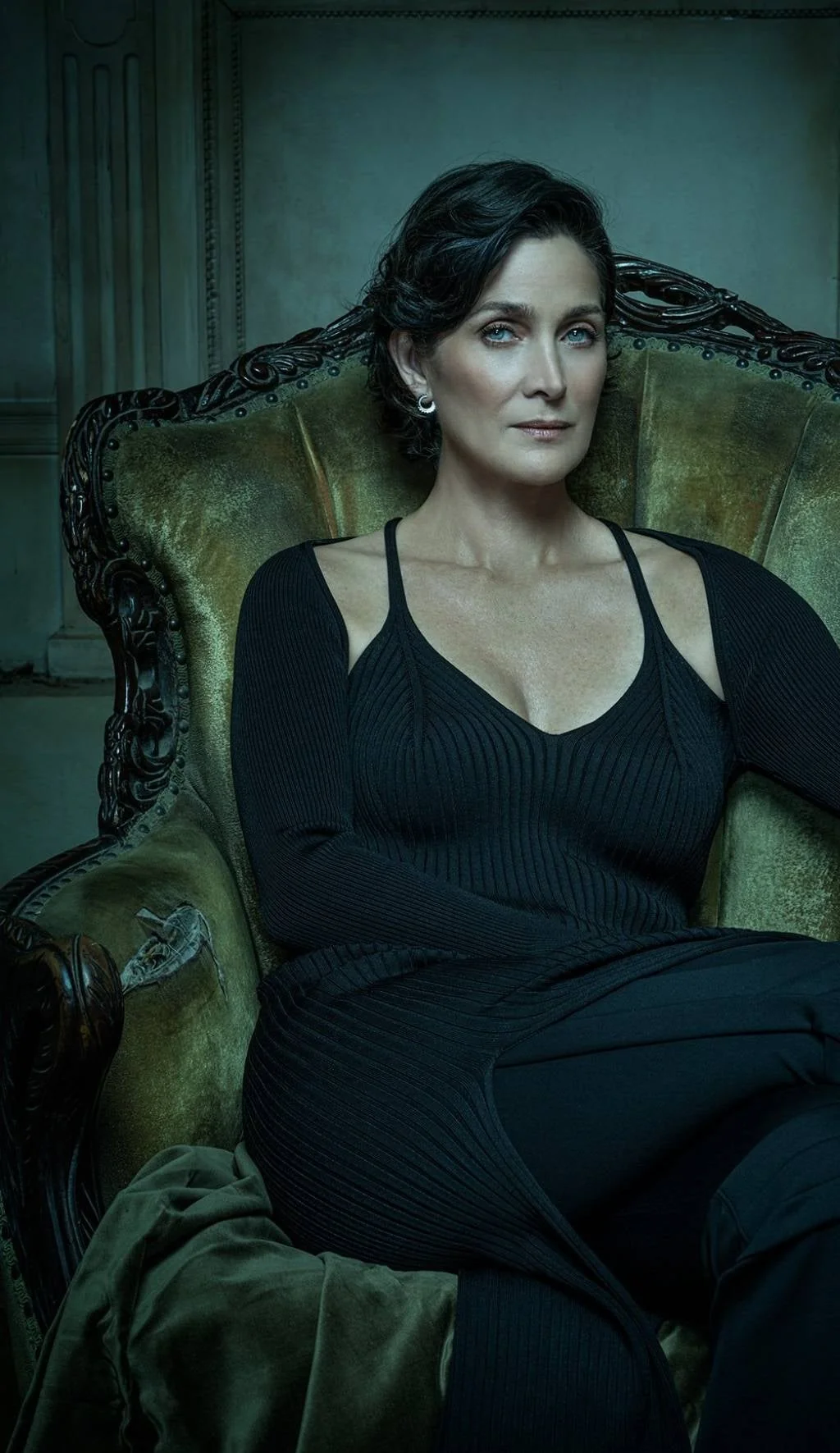Carrie Anne Moss, 54 picture 1 of 1
