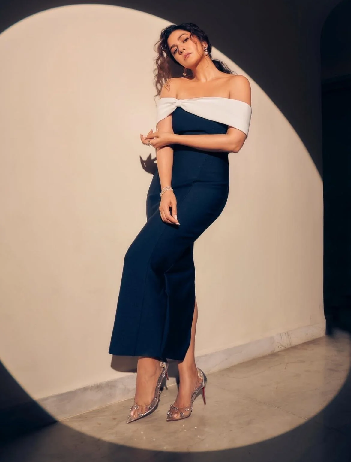 Nimrat Kaur, 43 picture 1 of 5