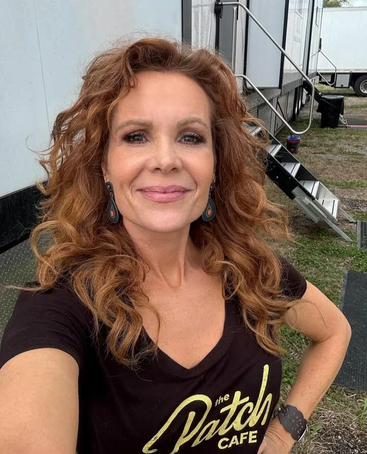 Robyn Lively, 53 picture 2 of 2