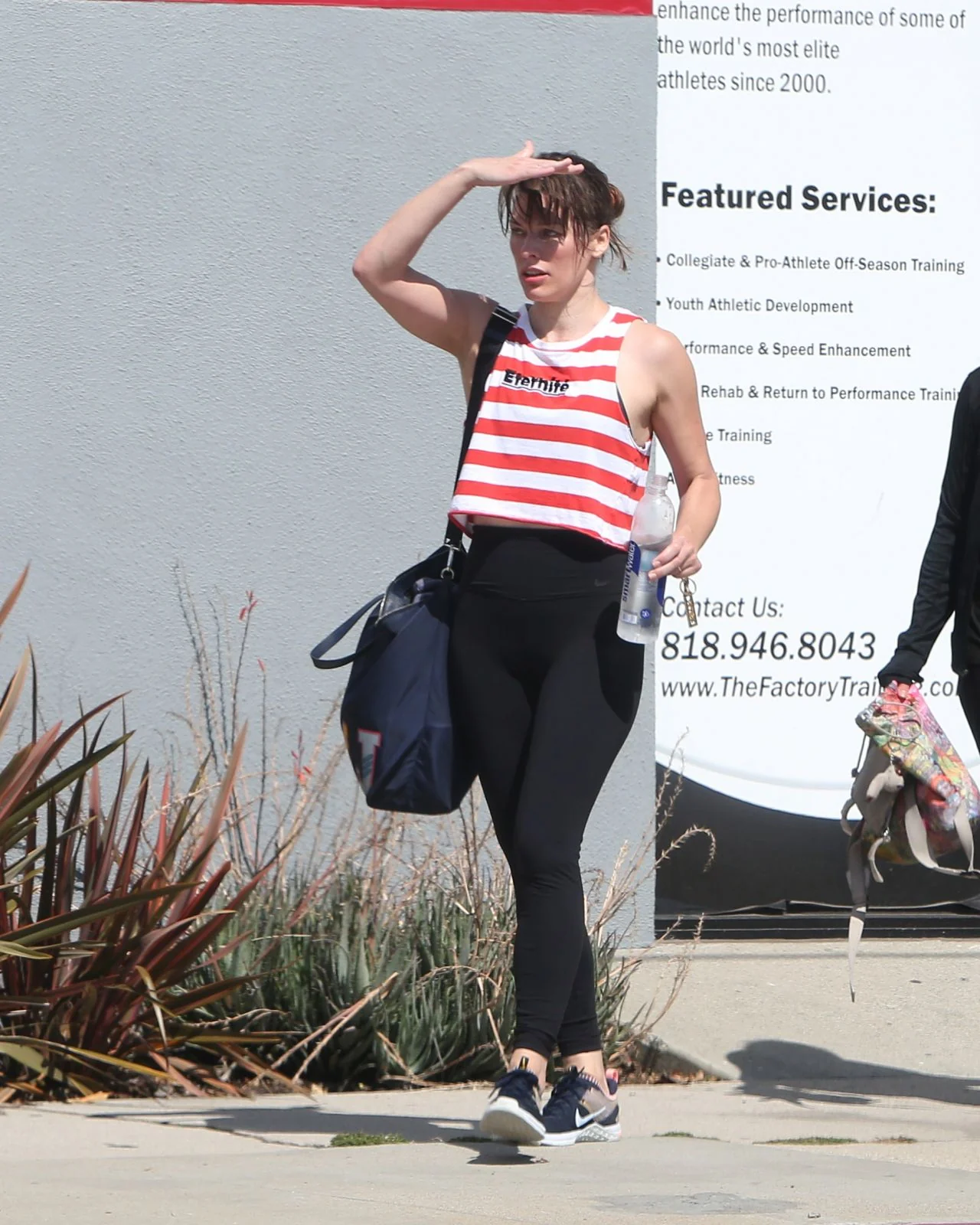 Milla Jovovich, 43 picture 1 of 7