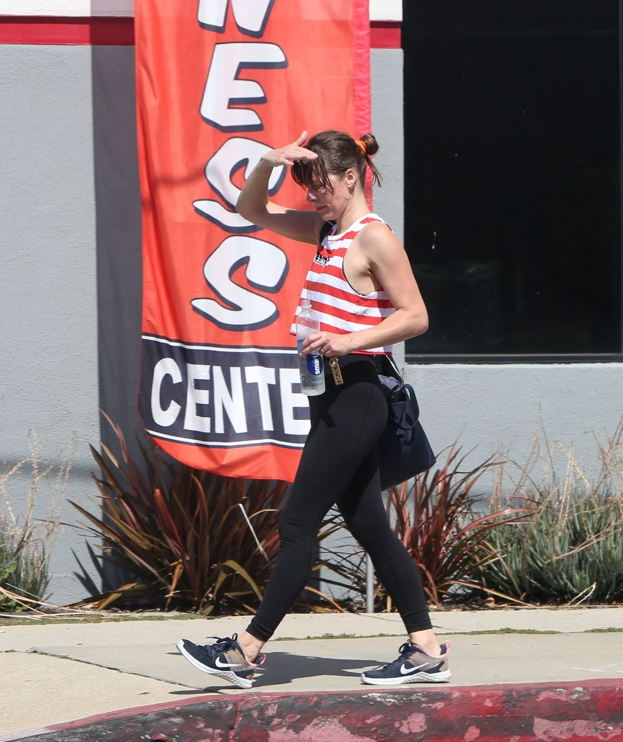 Milla Jovovich, 43 picture 2 of 7