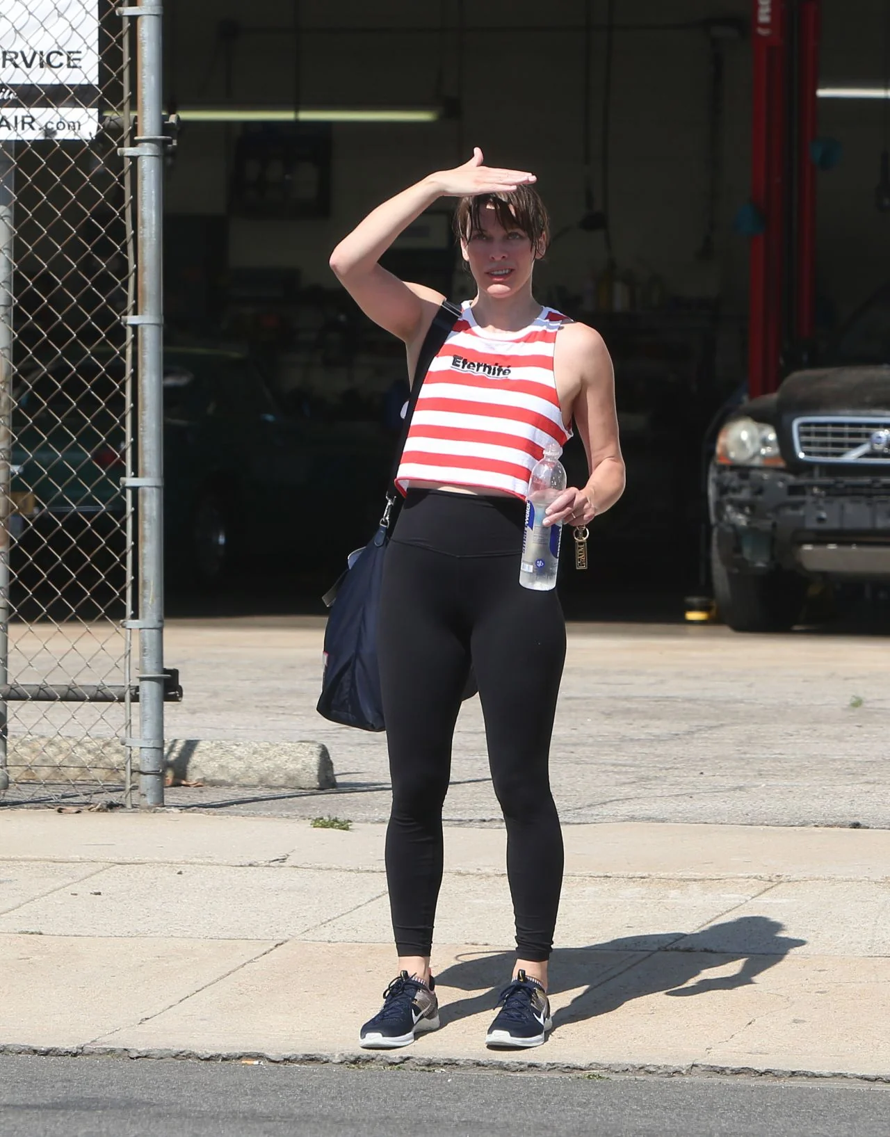 Milla Jovovich, 43 picture 4 of 7