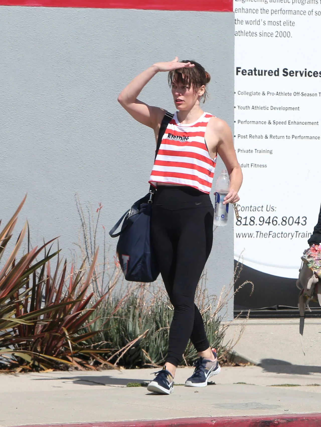 Milla Jovovich, 43 picture 6 of 7