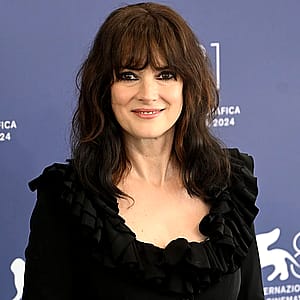 Wynona Ryder, 52'