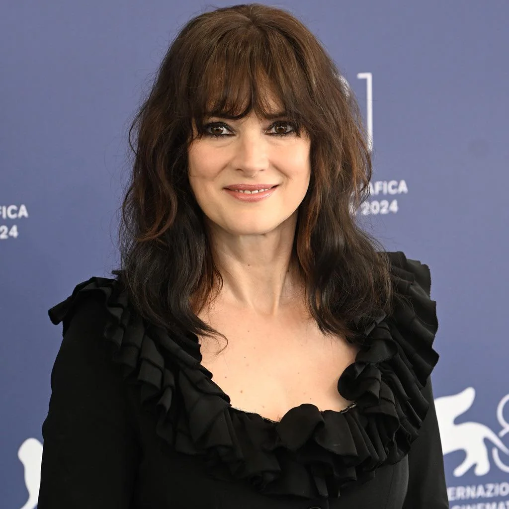 Wynona Ryder, 52 picture 1 of 1