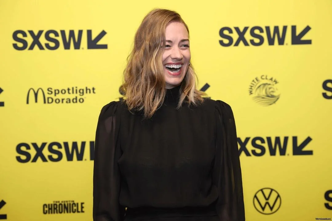 Yvonne Strahovski, 41 picture 2 of 2
