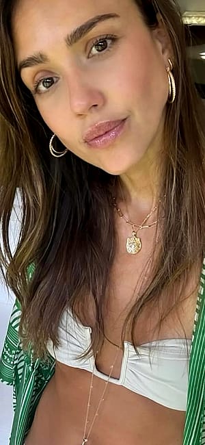 Jessica Alba, 43'