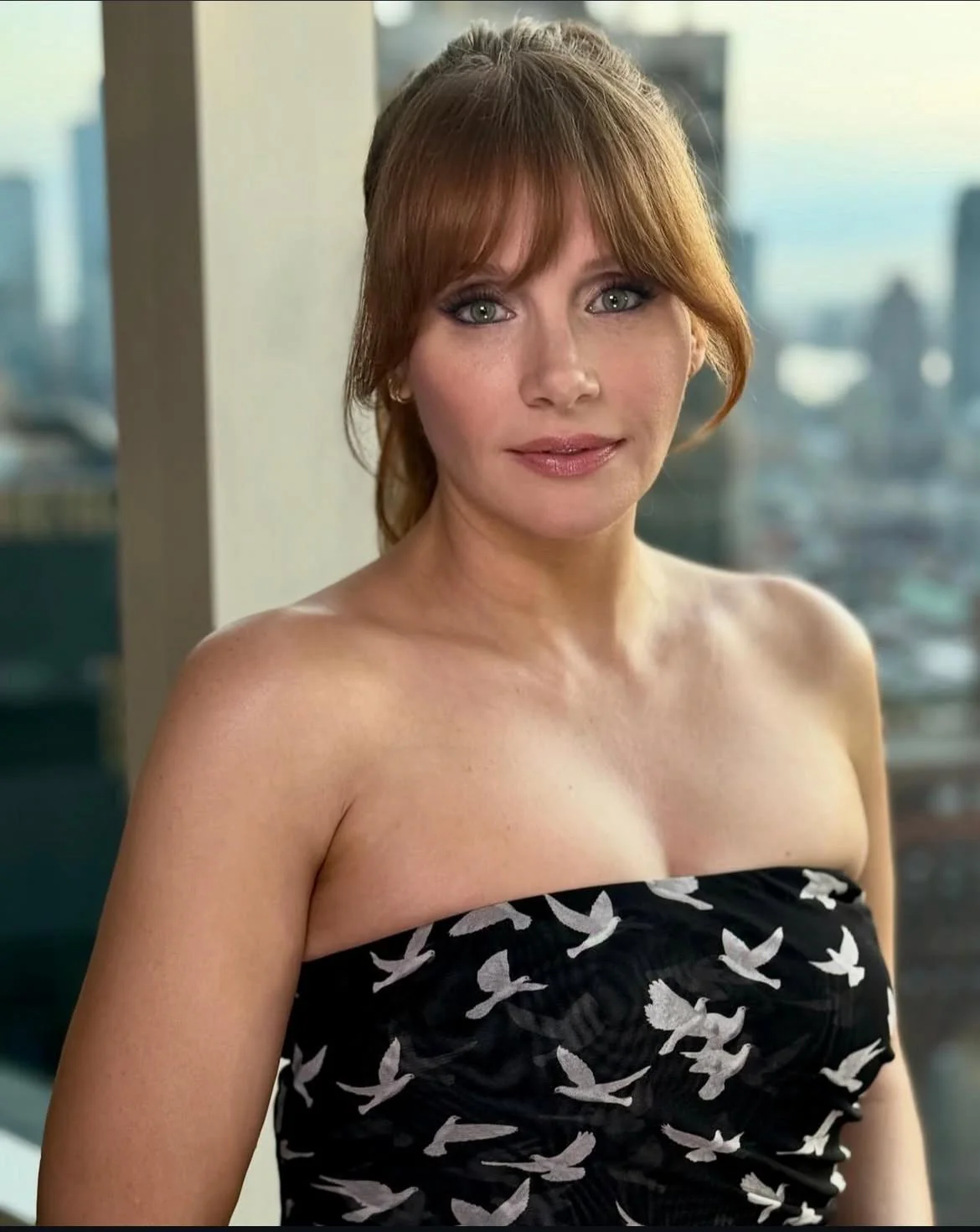 Bryce Dallas Howard, 44 picture 1 of 2