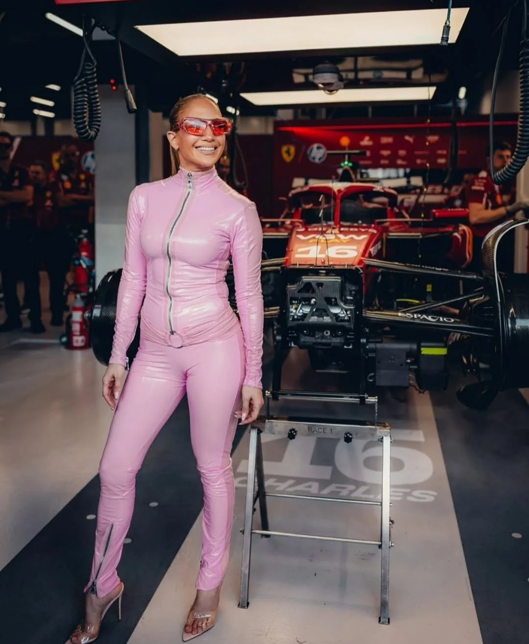 Jennifer Lopez, 55 picture 1 of 6