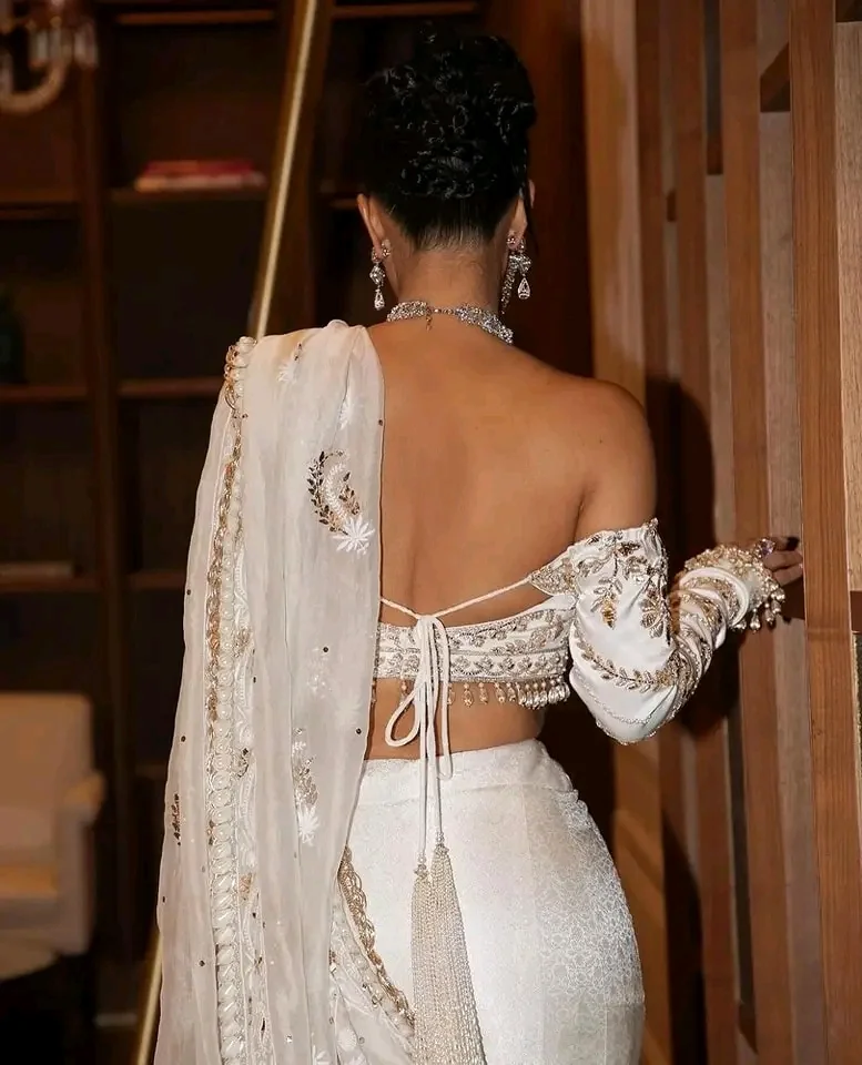 Kim Kardashian, 44 picture 1 of 7