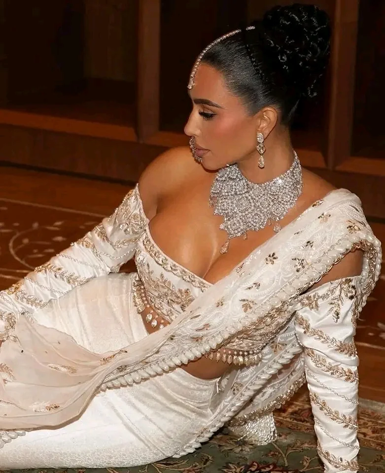 Kim Kardashian, 44 picture 6 of 7