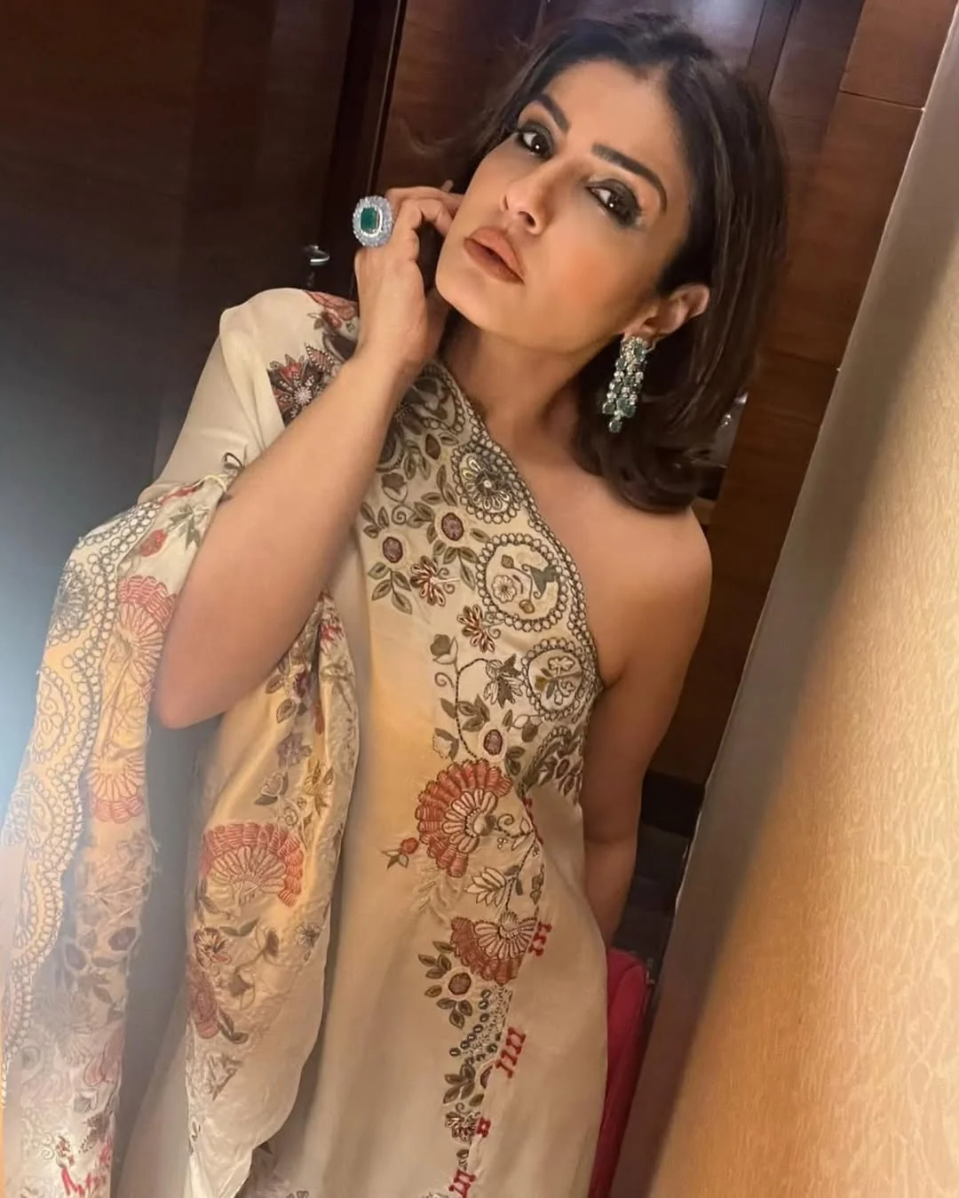 Raveena Tandon, 54 picture 1 of 5