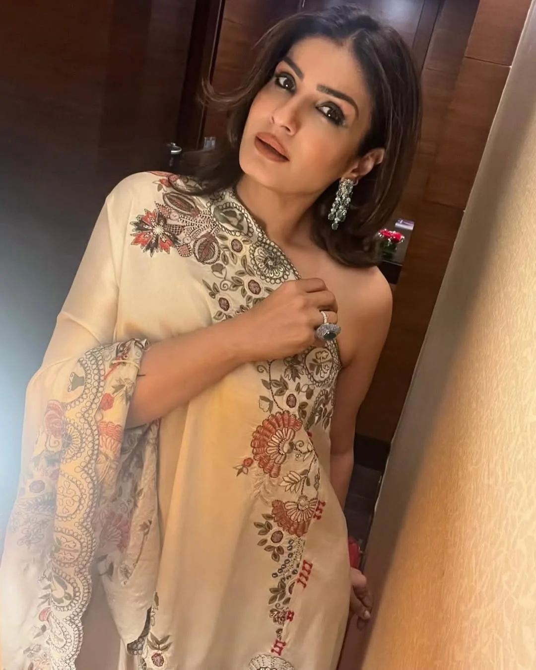 Raveena Tandon, 54 picture 3 of 5