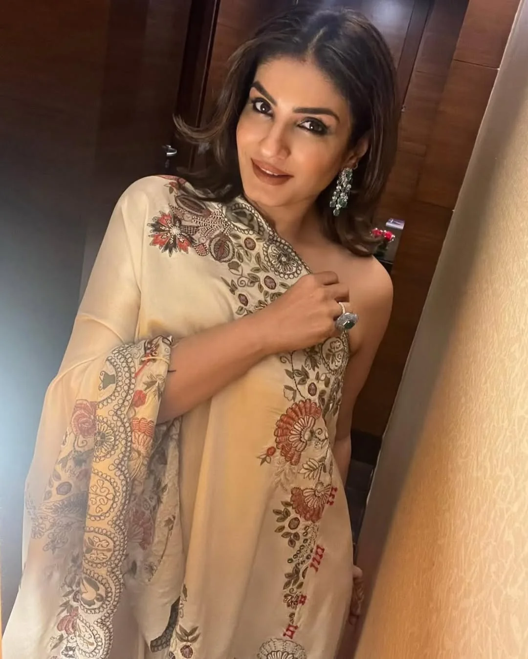 Raveena Tandon, 54 picture 4 of 5