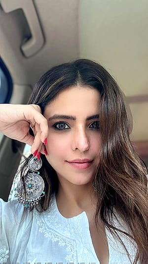 Aamna Sharif, 43'