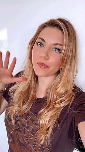 Katheryn Winnick, 46'