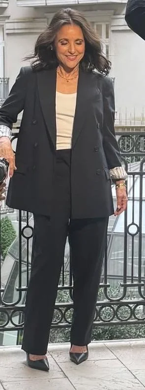 Julia Louis Dreyfus, 64 picture 1 of 2