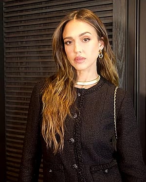 Jessica Alba, 43'
