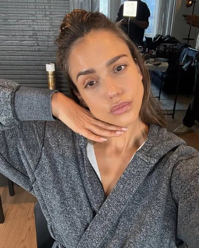 Jessica Alba, 43 picture 2 of 2