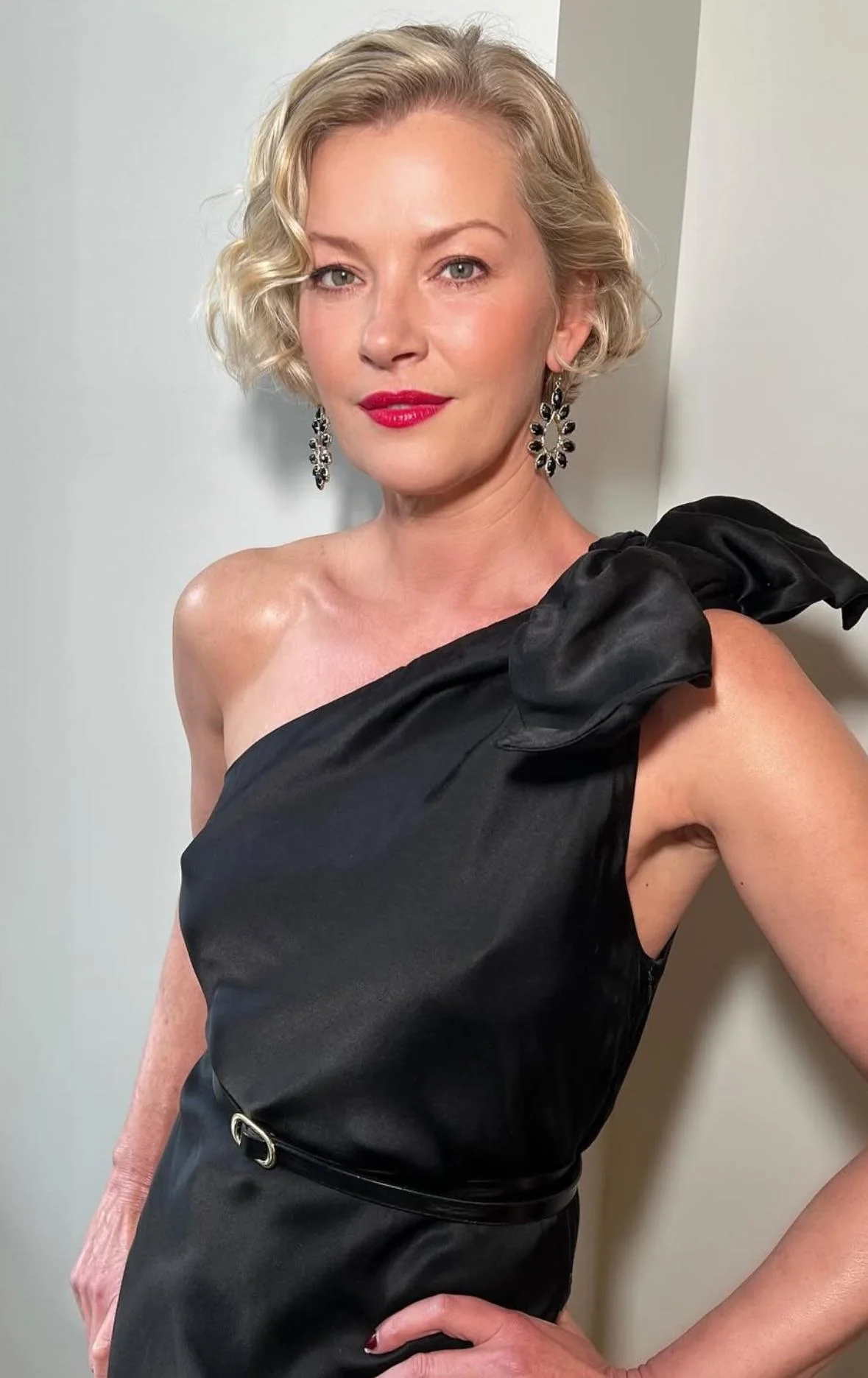 Gretchen Mol, 52 picture 2 of 2