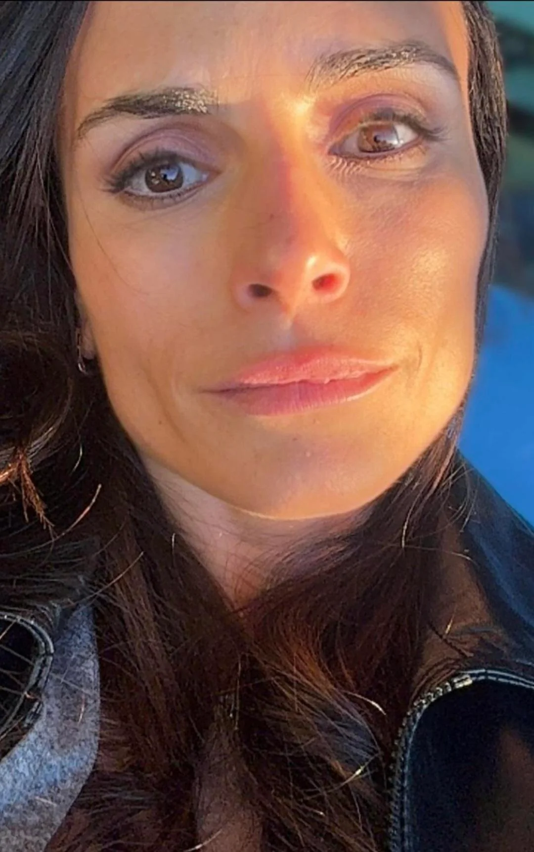 Jordana Brewster, 44 picture 2 of 2