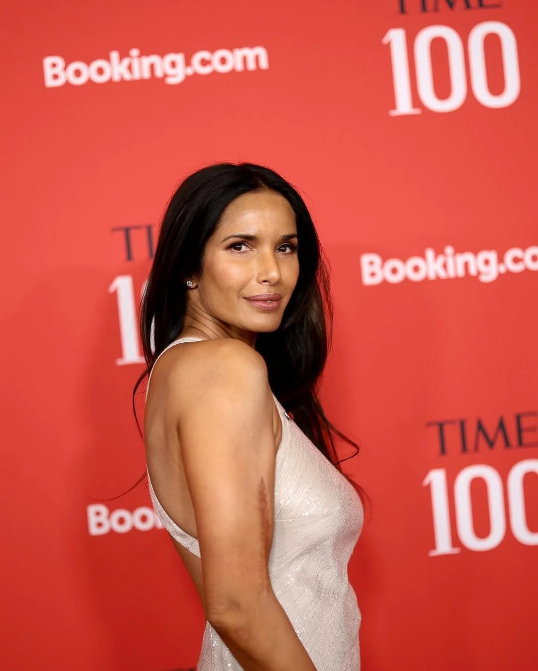 Padma Lakshmi, 54 picture 1 of 2
