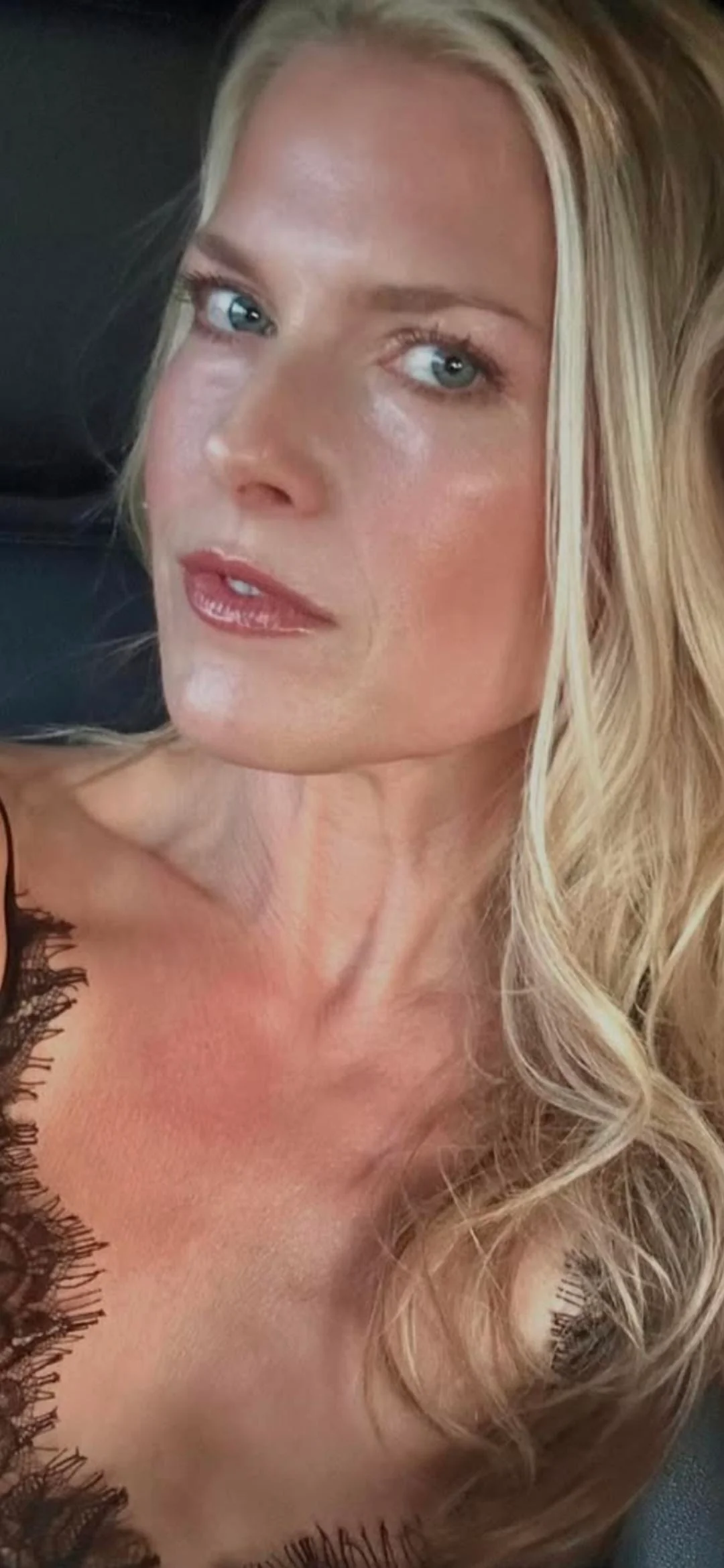 Ali Larter, 49 picture 2 of 2