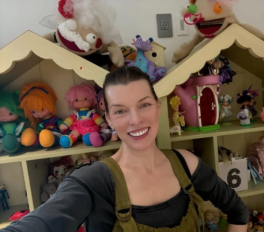 Milla Jovovich, 49 picture 1 of 2