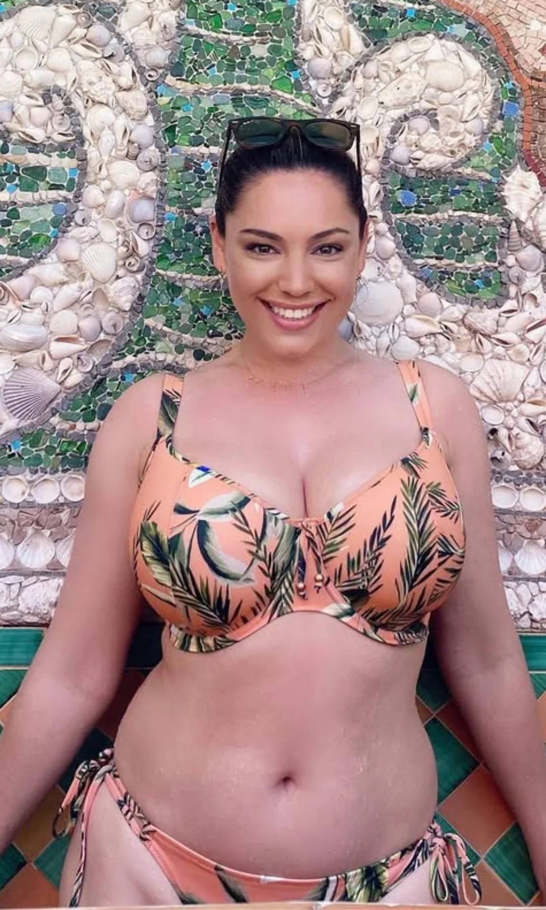 Kelly Brook, 41 picture 1 of 1