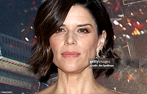 Neve Campbell, 51'