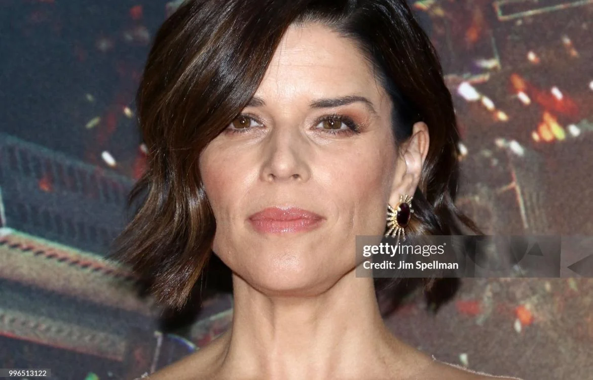 Neve Campbell, 51 picture 1 of 5