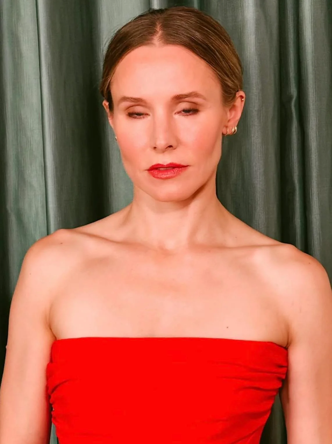 Kristen Bell, 44 picture 2 of 5