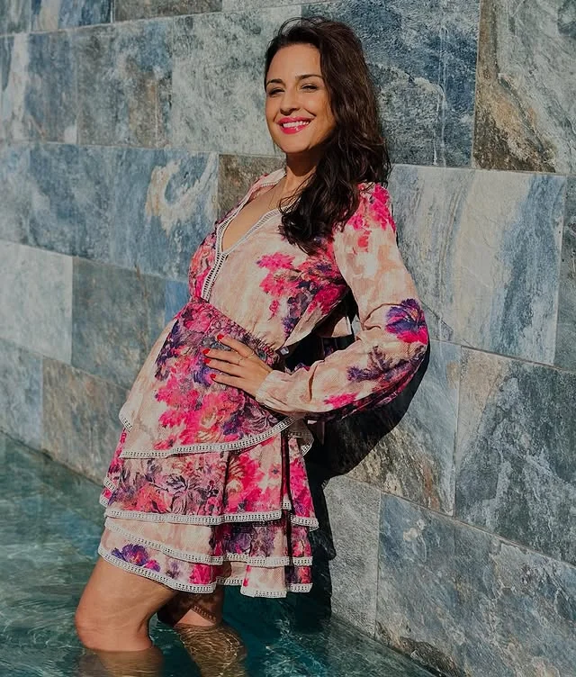 Nina Moghaddam, 44 picture 2 of 3