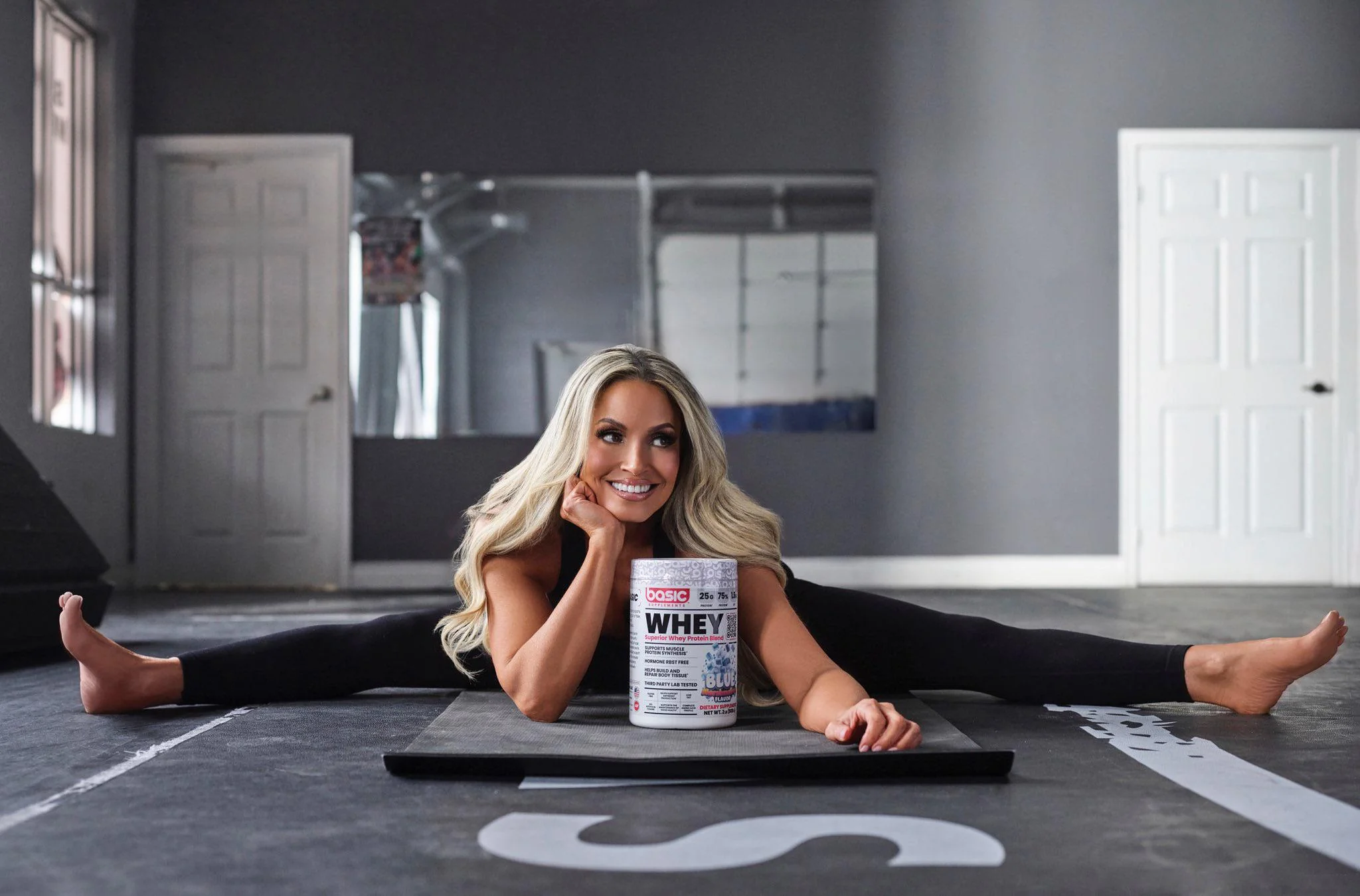 Trish Stratus, 49 picture 1 of 1