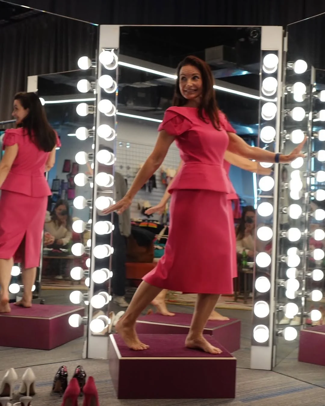 Kristin Davis, 60 picture 2 of 2