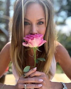 Julie Benz, 53'