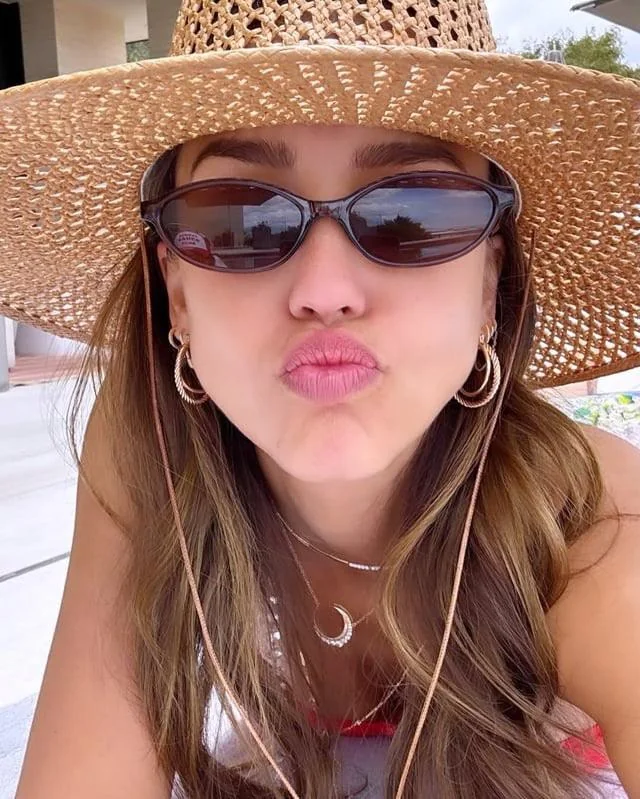 Jessica Alba, 44 picture 4 of 5