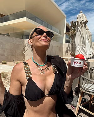 Molly Sims, 51'