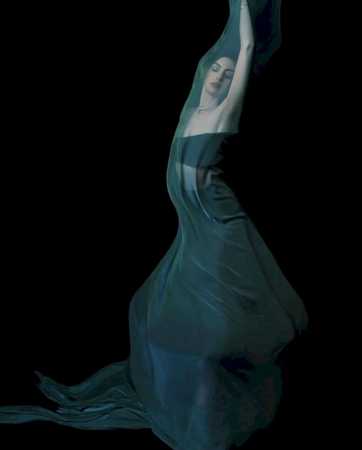 Anne Hathaway, 42 picture 3 of 4