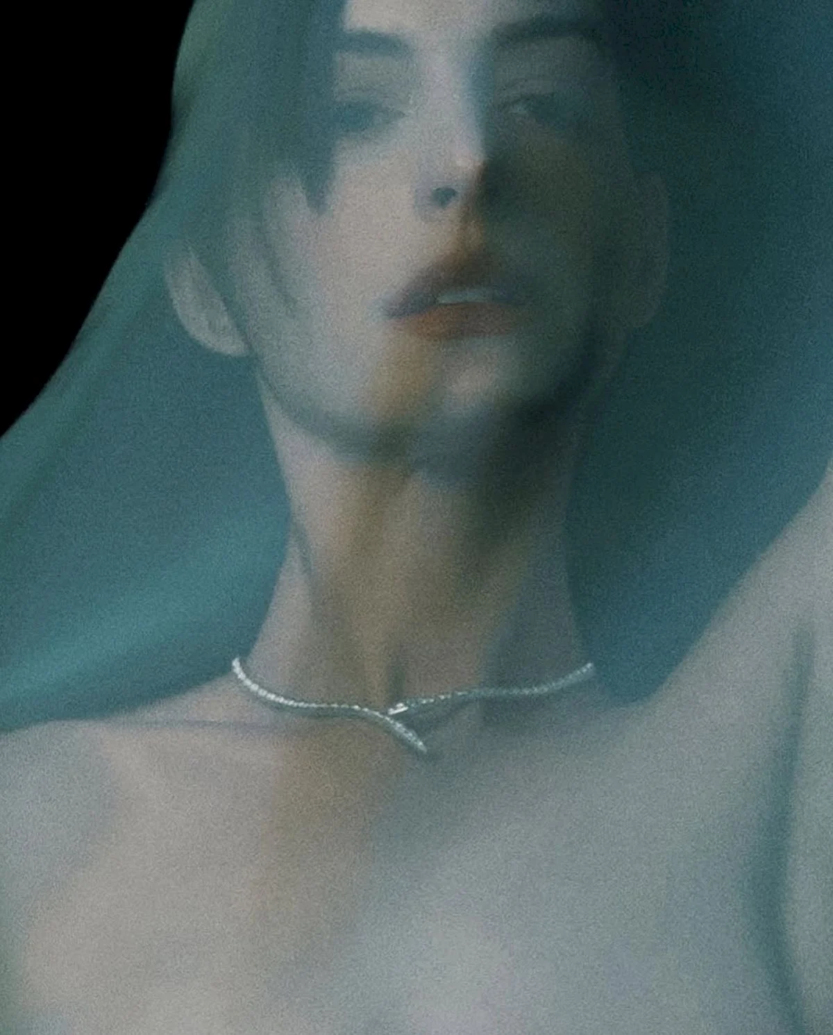 Anne Hathaway, 42 picture 4 of 4