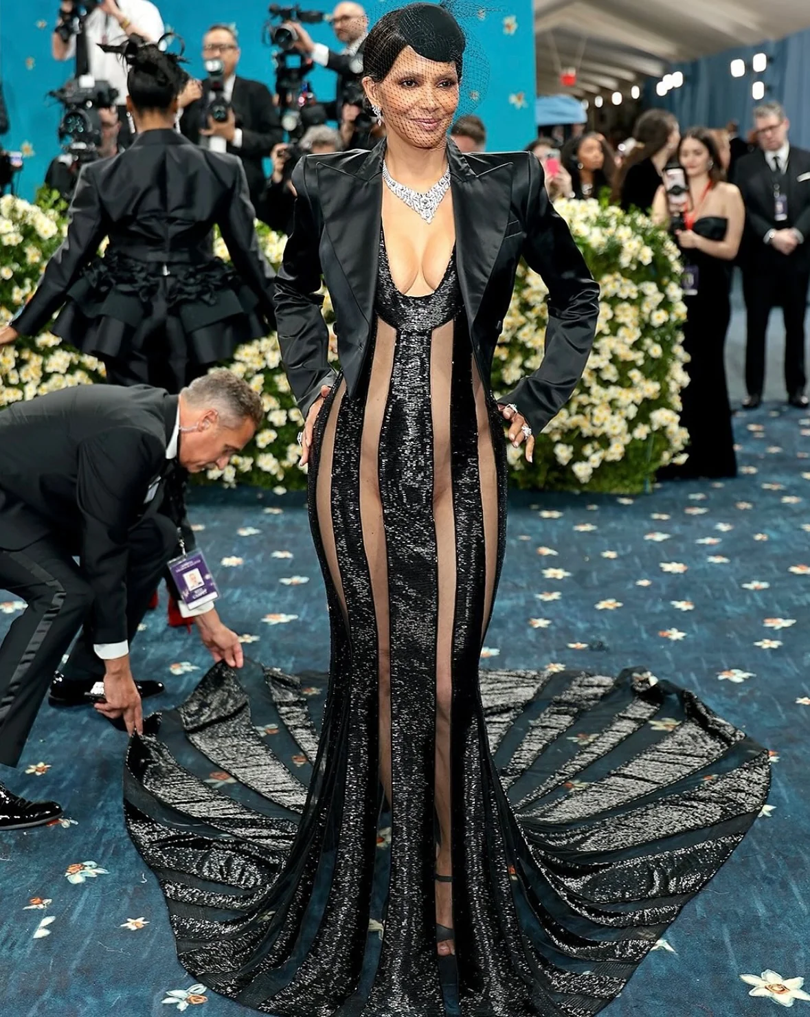 Halle Berry, 58 picture 1 of 4