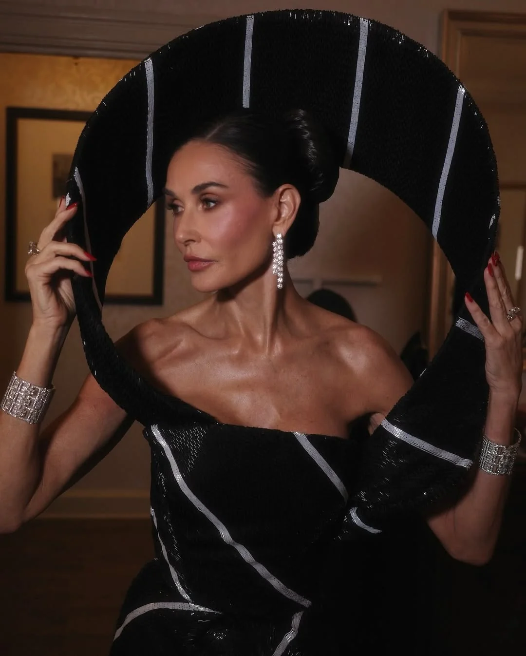 Demi Moore, 62 picture 4 of 9
