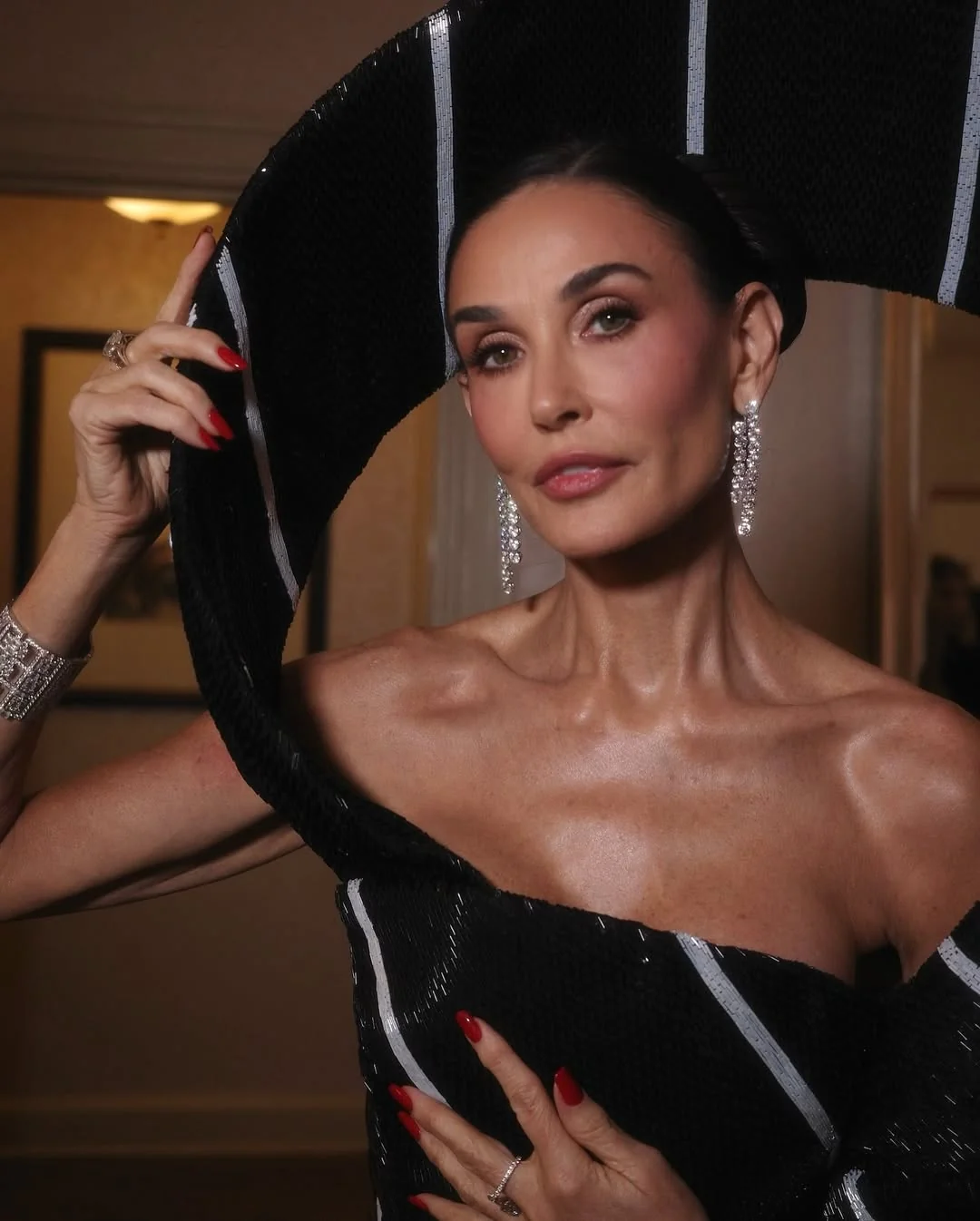 Demi Moore, 62 picture 6 of 9